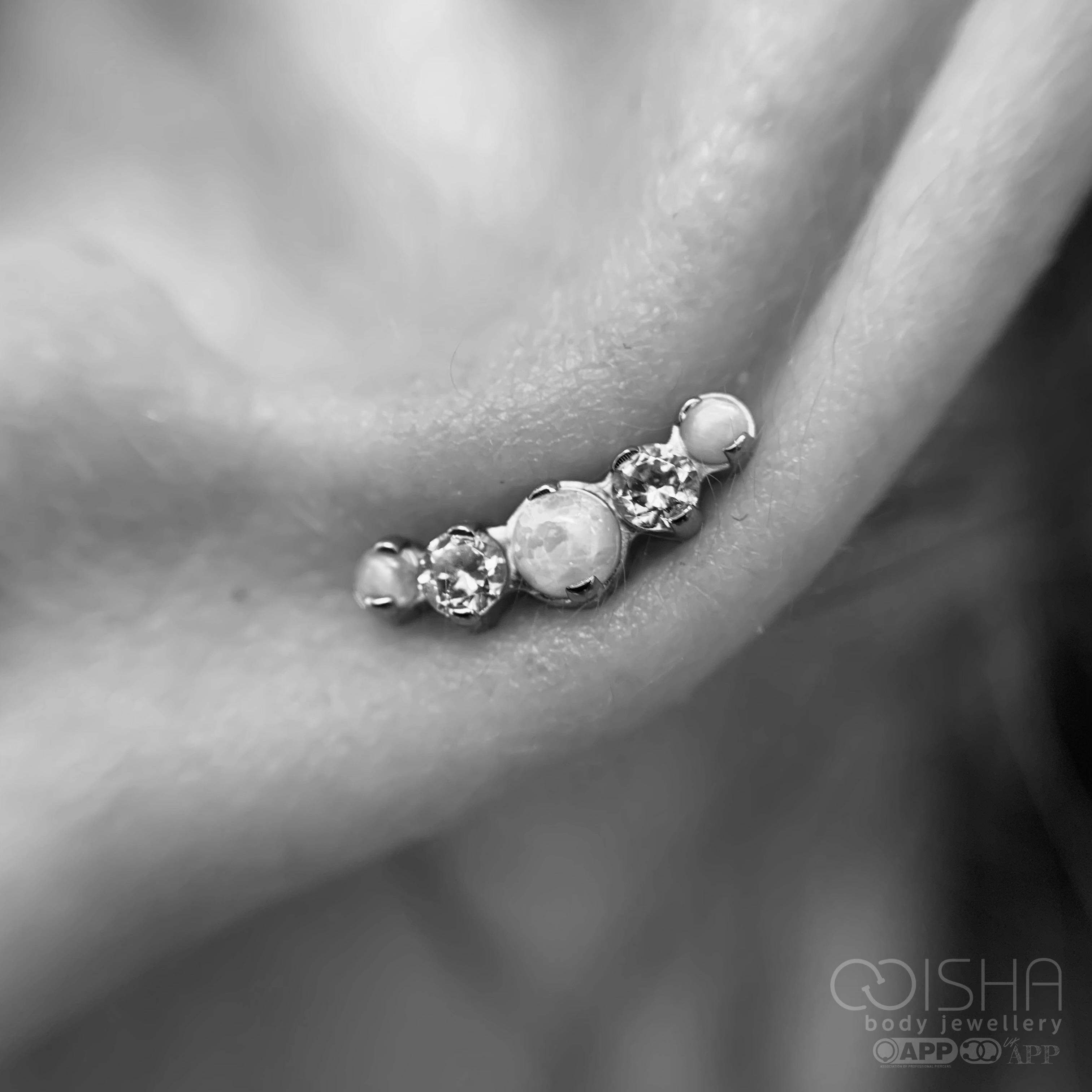 Auricle Piercing (16 years+)