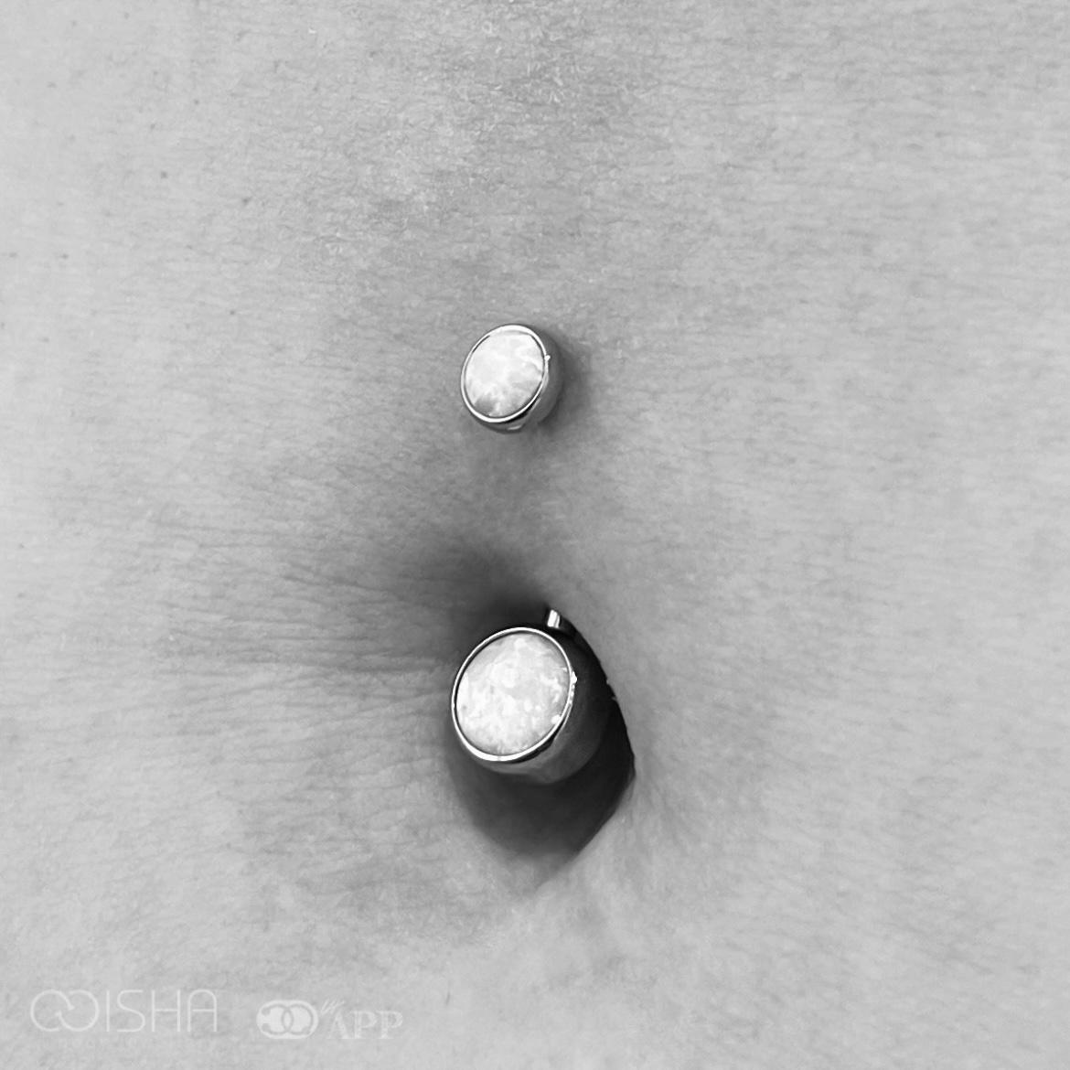 Navel Piercing (16 years+)