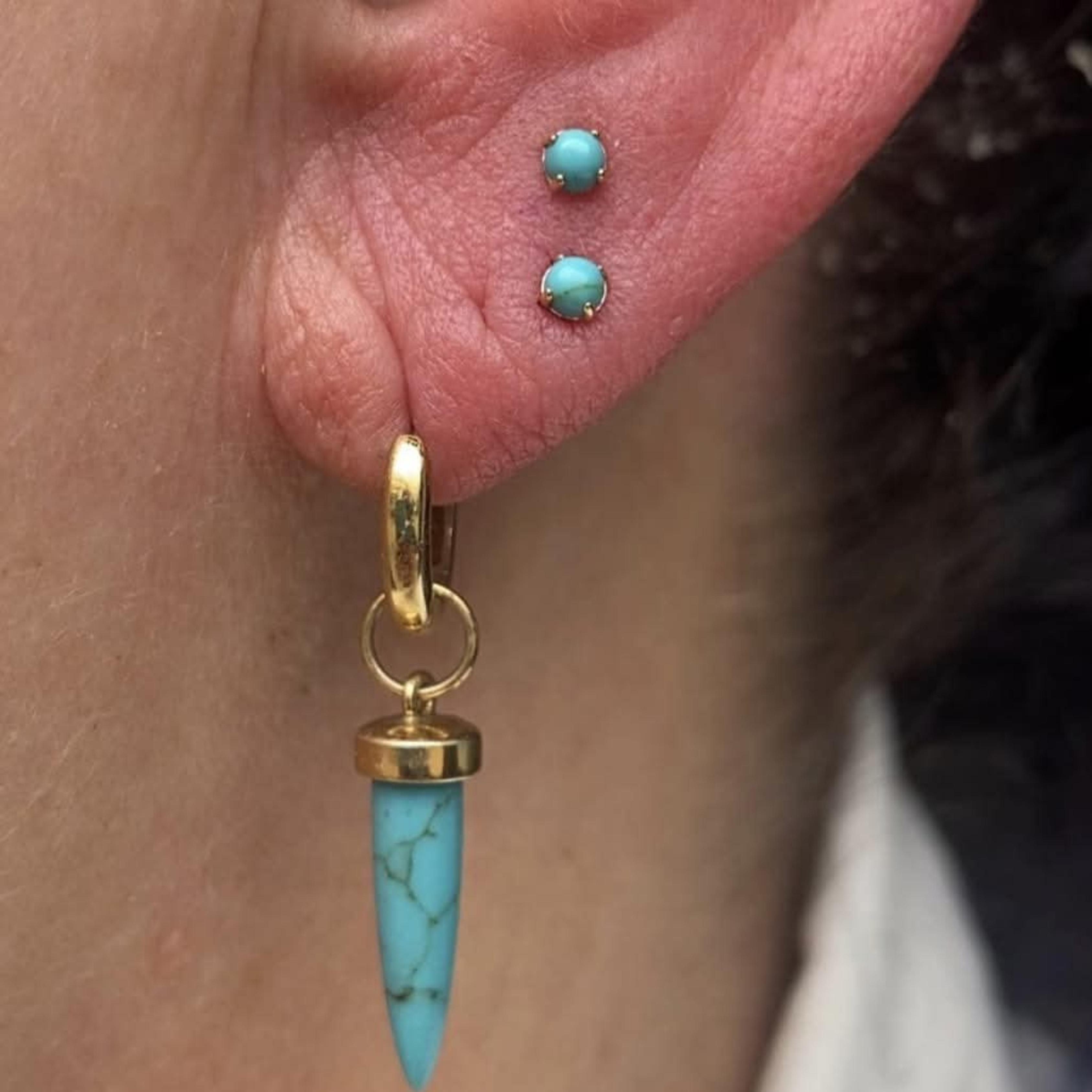 (12+) Paired Earlobes